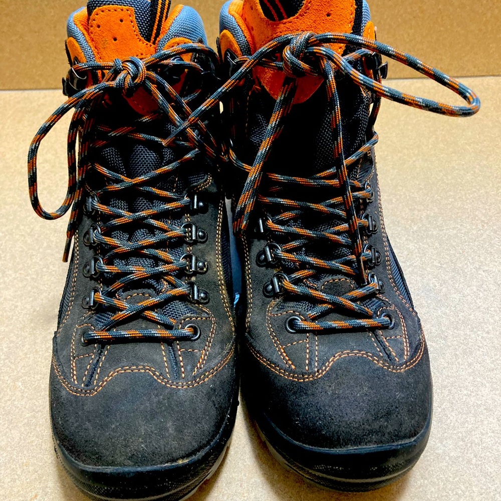HIKING BOOTS